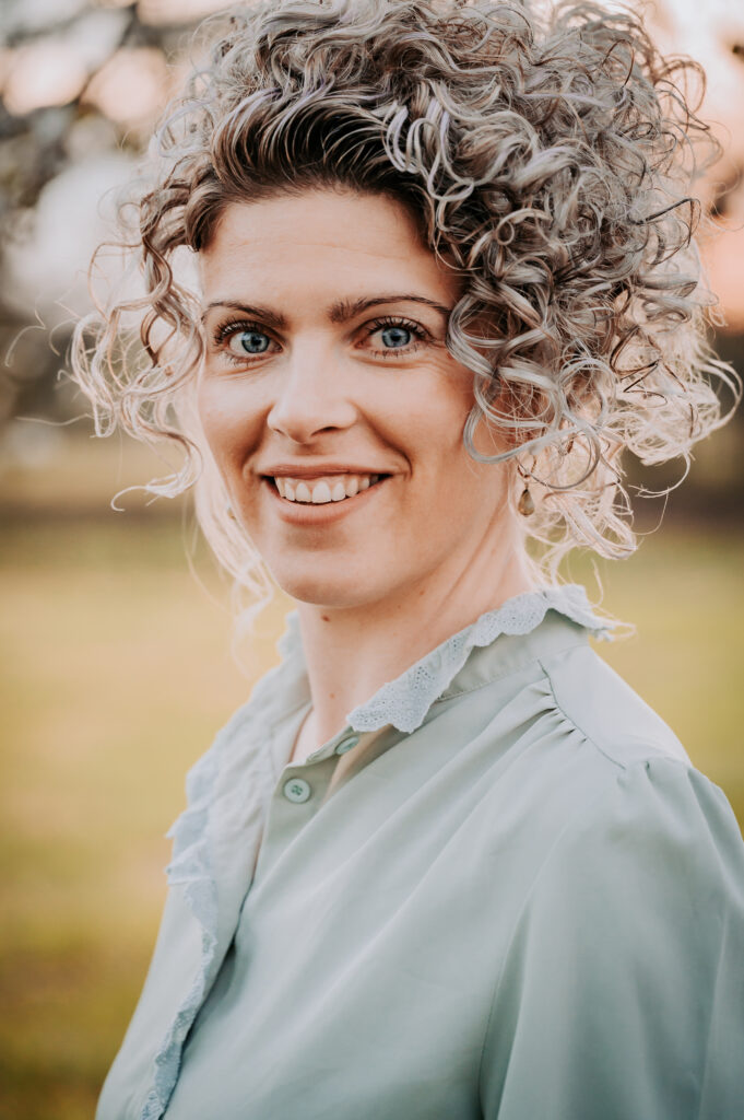 Manon de Lange - 4Binding